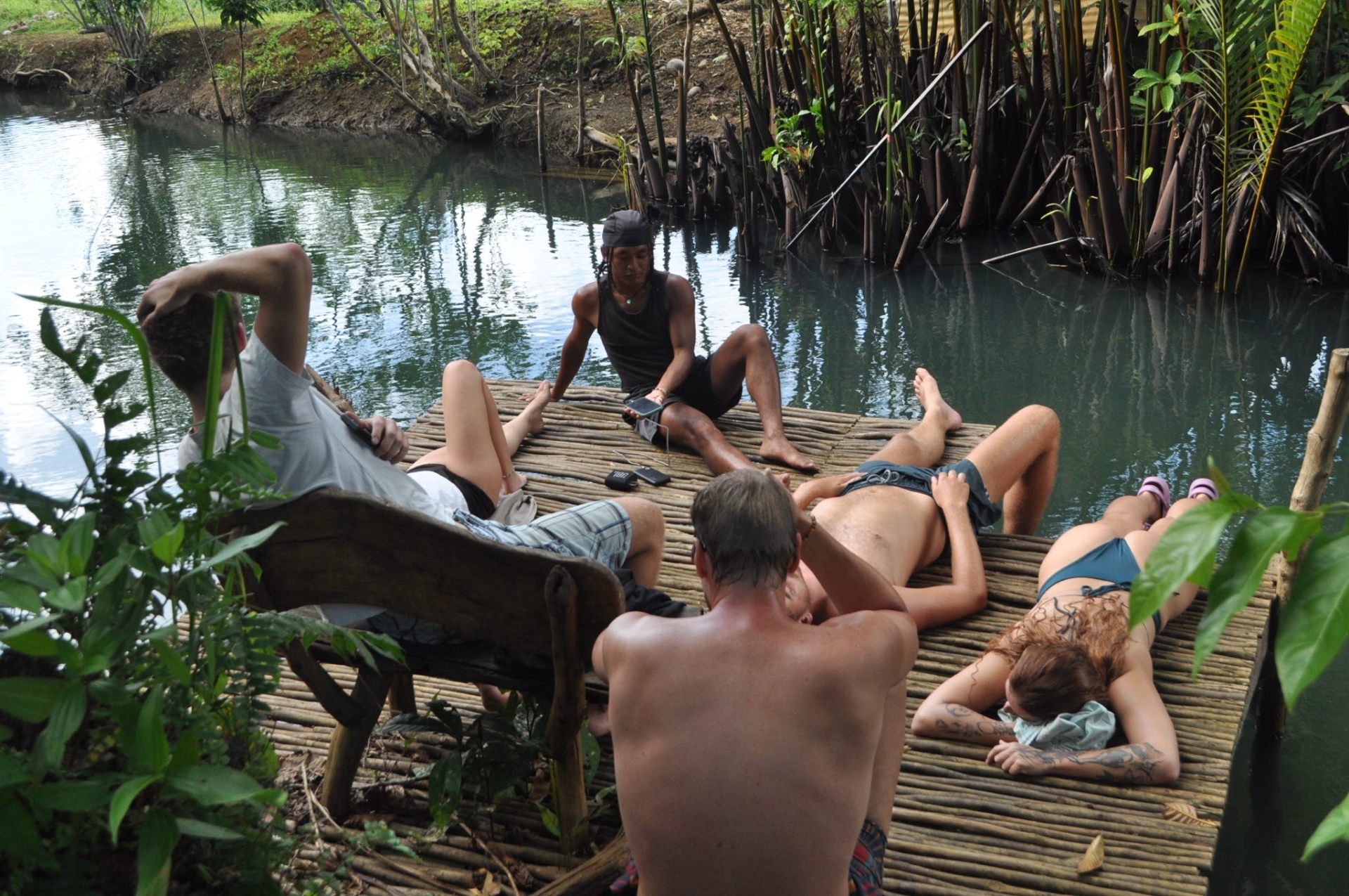 The river platform, Juan & Lonely