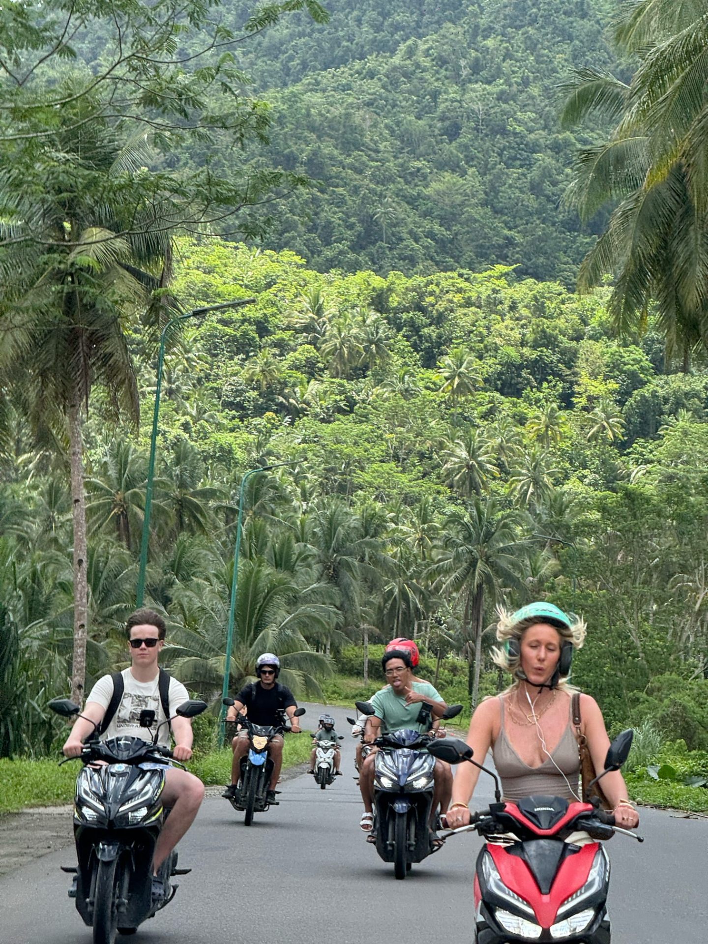 Convoy on the jungle road, Juan & Lonely