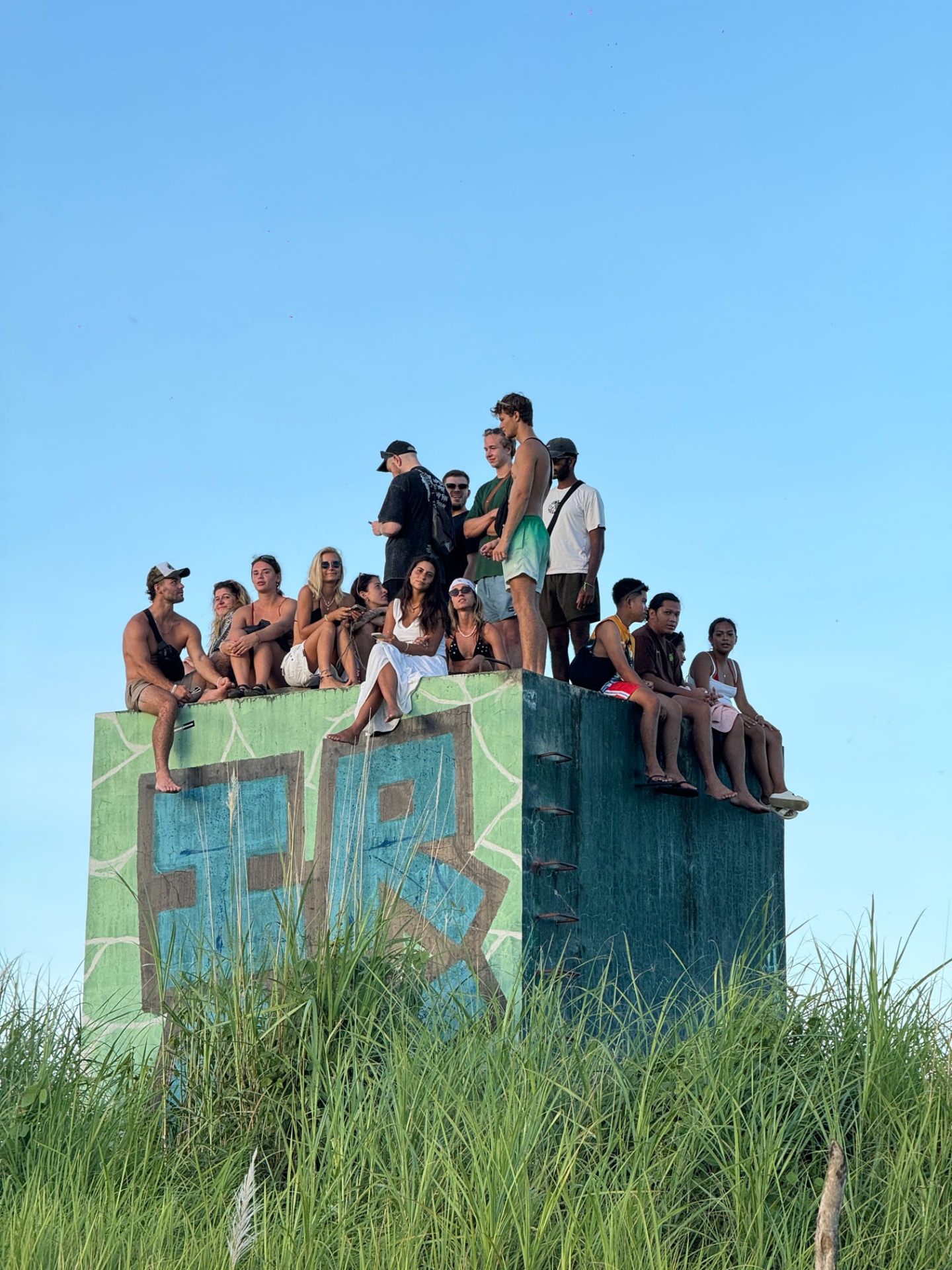 The group on the lookout, Juan & Lonely